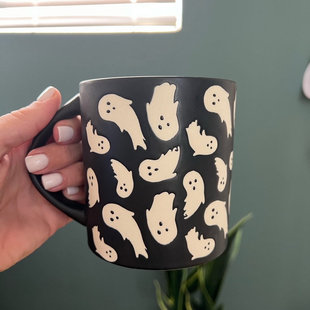 HYDE and EEK! 2023 Spooky Vibes mug